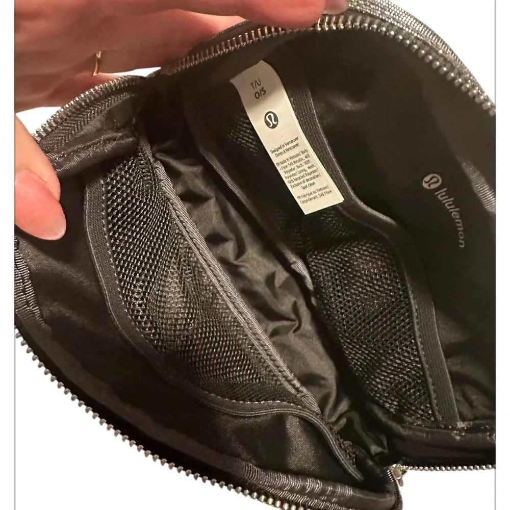 lululemon Everywhere Belt Bag Dark Silver/graphite Gray Glitter 1 Liter NWt - Picture 8 of 8